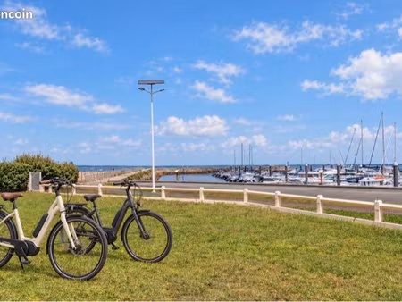 t2 face au bassin avec parking privé