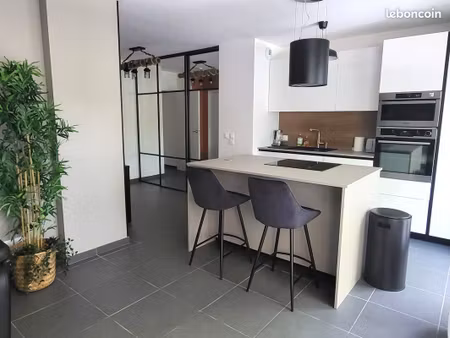 rare t2bis rénové entierement 55m² – – balcon & parking– lyon 9 rochecardon