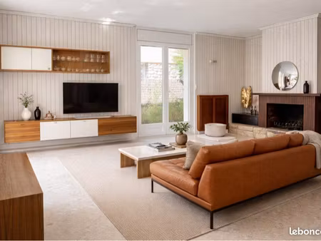 5 belles chambres pour cette maison de 160 m2 sur terrain de 323 m2  secteur clinique