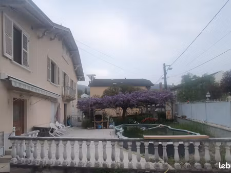 grand t4 (triplex rdc-1e-2e) 120 m2 dans maison  terrasse + piscine + jardin privés