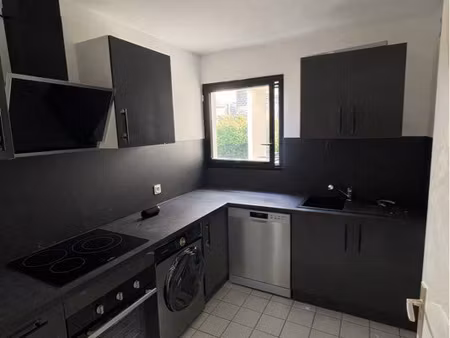 t2 53 m² rénové – balcon 8 m² – parking sécurisé – bordeaux caudéran