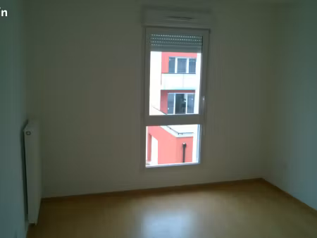 appartement t2 récent  croix (quartier du pont de l’allumette)  35 m2 + parking  600 charg