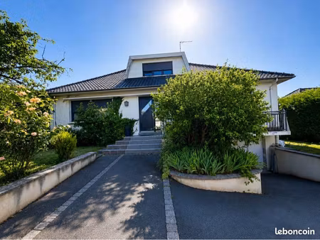 pavillon 8 pièce 155 m²