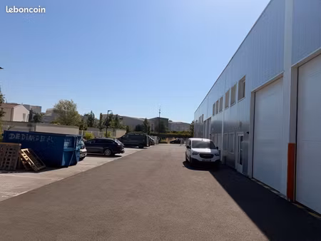 entrepôt / local d’activité 200m2 avec bureaux sathonay camp