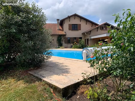 maison 180 m2 avec piscine