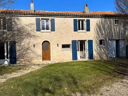 longère en pierre rénovée de 141 m² – 4 chambres – terrain de 750 m²