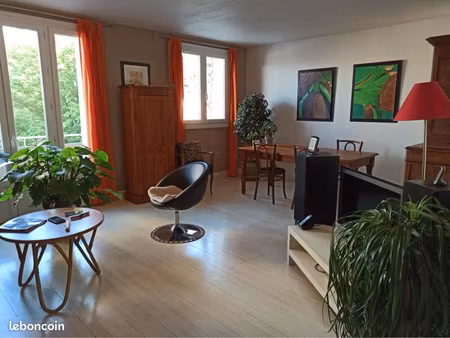 bel appartement lumineux à valence