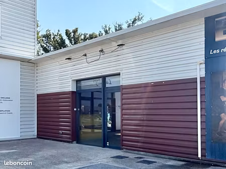local commercial 69 m² senas