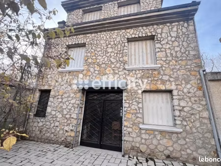 maison 11 pièces 250 m²