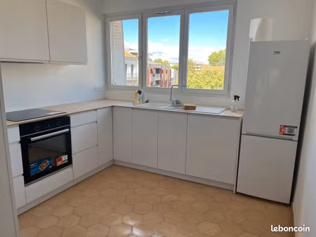 appartement rénové et meublé avec terrasse  parking  cave– les arceaux  montpellier