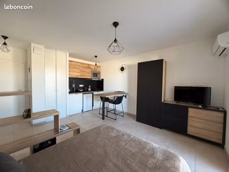 studio bord de mer + terrasse + piscine