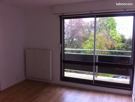 studio 32 m² avec grand balcon secteur oradou