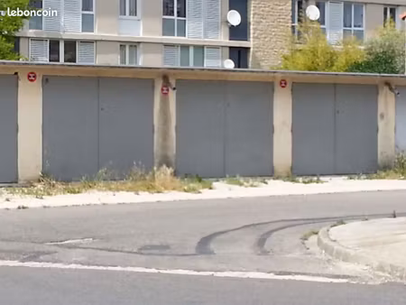 garage à louer carpentras cité du parc villemarie