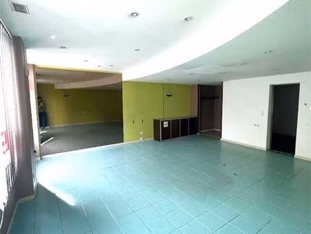 local commercial 63 m²