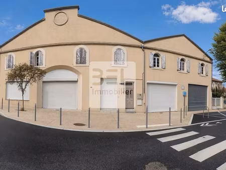 immeuble 25 pièces 1599 m²