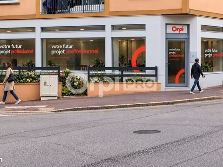 local commercial 84 m²