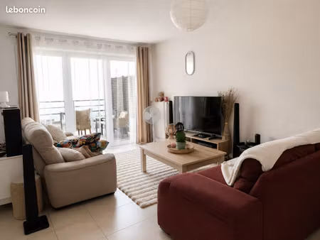 t4 89m²  traversant 2 pkgs  comme neuf  saint brès