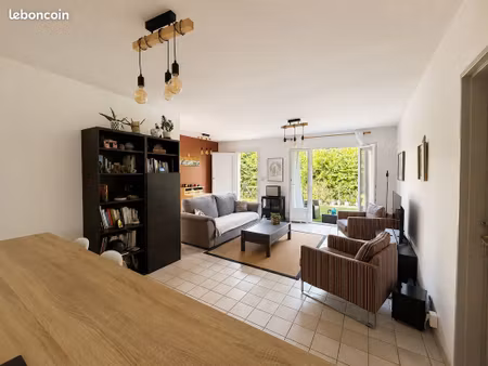 maison t3 de plain-pied avec beau jardin clos et garage - zone recherchée - calme absolu