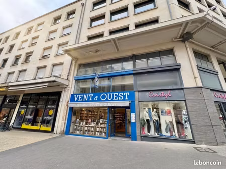 local commercial 240 m²