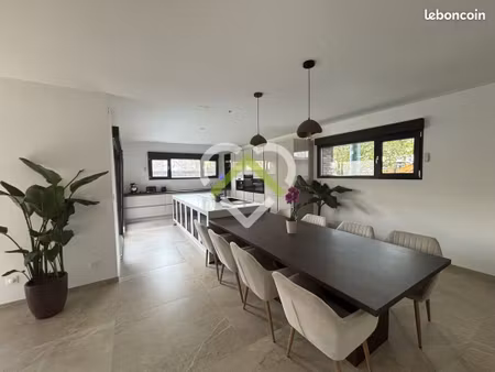 maison 6 pièces 220 m²