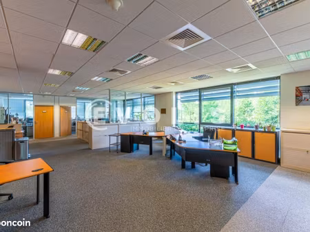 bureaux 1 236 m²
