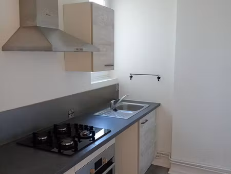 f3 au 2ème étage dans petit immeuble