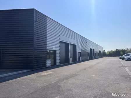 local d'activité 423 m²