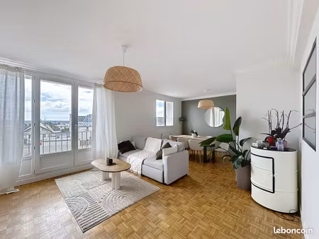 brest guelmeur : bel appartement joliment décoré avec vue dégagée