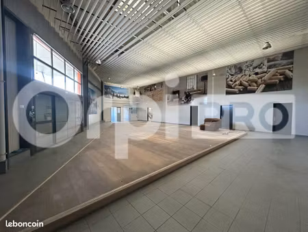 local commercial 239 m²