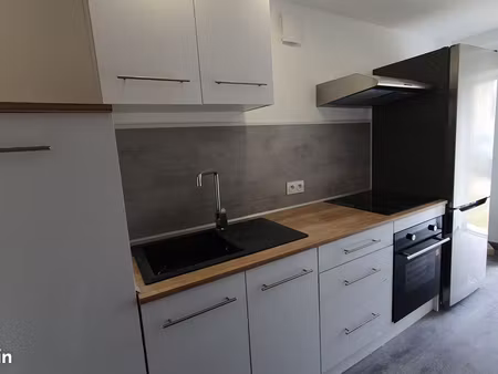 t1 bis duplex meublé 33 m² – cuisine équipée – stationnement – dpe d