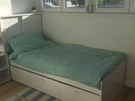 belle chambre meublée