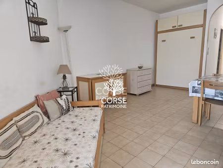 studio 1 pièce 27 m²