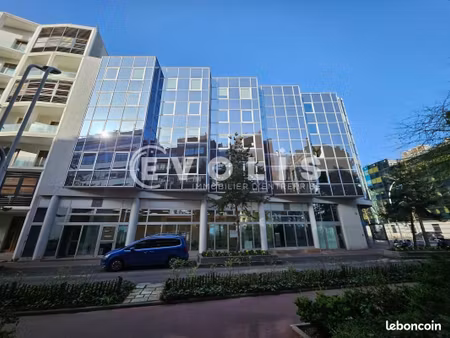 bureaux 144 m²