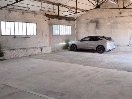hangar fermé 145m2