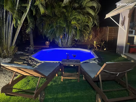 saint-françois – superbe t2 meublé avec piscine privative – bail 1 an – 750 hc