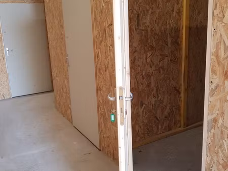 box de stockage de 12 m2 soit 30 m3 surveillé