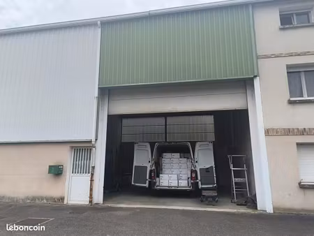 local d'activité 240 m²