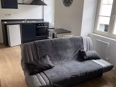 location studio meublé