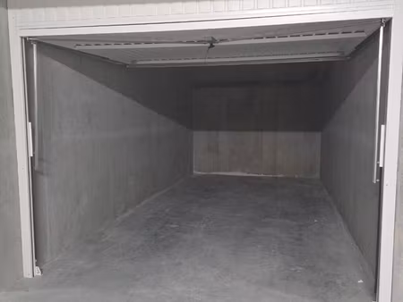 garage boxé à louer centre ville hendaye