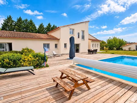 maison 8 pièces 260 m²