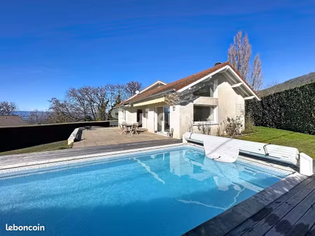 villa 6 pièces 240 m²