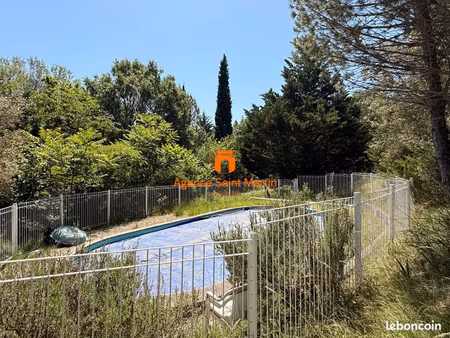 dans un écrin de verdure  bien atypique