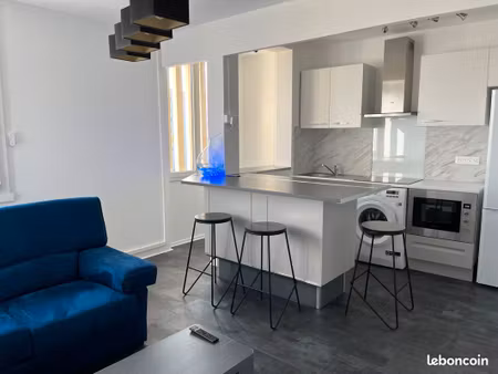 t2 meublé quartier (inclus eau chaude  chauffage)