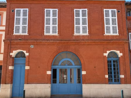 local professionnel 42 m² – adresse stratégique – 200 m palais de justice – double accès –