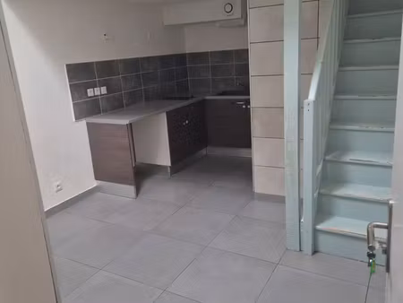 logement type 2 refait a neuf a 50m de la fac et de la zc la neuve