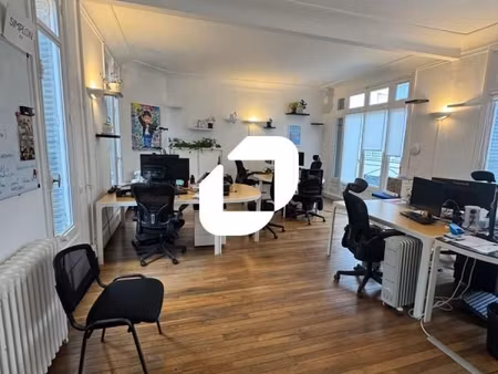 bureau 300 m²