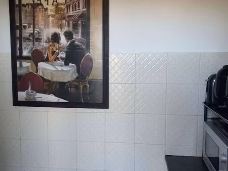 appartement meublé ( style industriel ) avec balcon et parking privé situé dans résidence 
