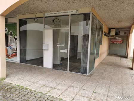 loue local commercial ou bureau de 32 m²