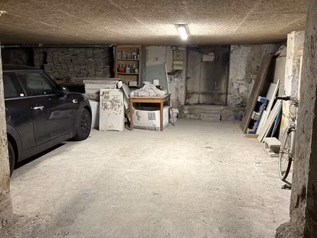 places de parking fermées lyon 1