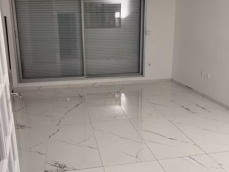 grand 2 pièces 50m2 avec beau jardin clos rare sur fontainebleau loyer 1250